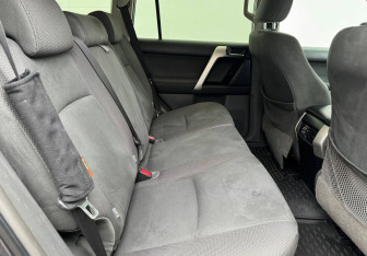 Подержанный автомобиль Toyota Land Cruiser Prado 2013 года (11 фото)