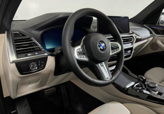 Подержанный автомобиль BMW X3 2022 года (12 фото)
