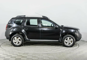 Подержанный автомобиль Renault Duster 2015 года (4 фото)