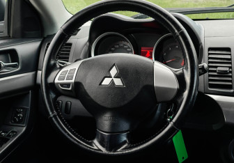 Подержанный автомобиль Mitsubishi Lancer Sedan 2007 года (14 фото)