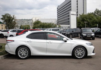 Подержанный автомобиль Toyota Camry Sedan 2019 года (3 фото)