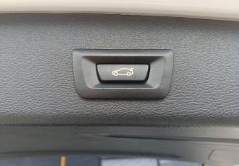 Подержанный автомобиль BMW X3 2012 года (10 фото)