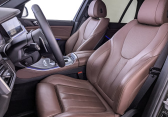 Подержанный автомобиль BMW X5 2021 года (20 фото)