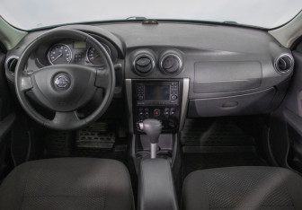 Подержанный автомобиль Nissan Almera Sedan 2016 года (13 фото)