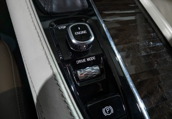 Подержанный автомобиль Volvo XC90 2016 года (28 фото)