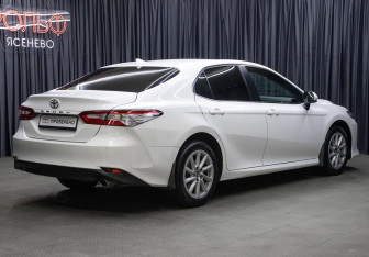 Подержанный автомобиль Toyota Camry Sedan 2022 года (5 фото)