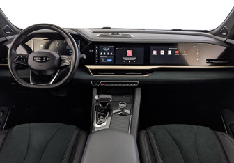 Подержанный автомобиль Geely Monjaro 2023 года (14 фото)