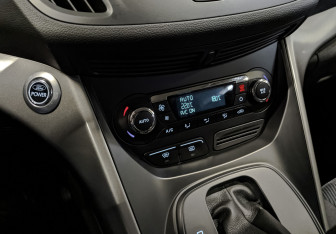 Подержанный автомобиль Ford Kuga 2013 года (28 фото)