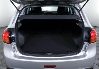 Подержанный автомобиль Mitsubishi ASX 2013 года (16 фото)