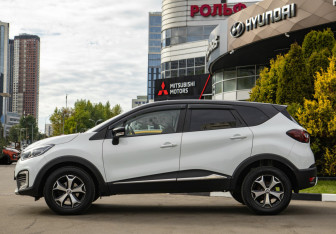 Подержанный автомобиль Renault Kaptur 2020 года (6 фото)