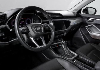 Подержанный автомобиль Audi Q3 2020 года (14 фото)