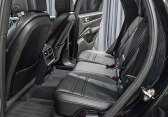 Подержанный автомобиль Porsche Cayenne 2018 года (12 фото)