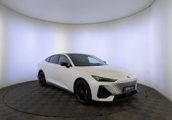 Подержанный автомобиль Changan UNI-V 2023 года (3 фото)