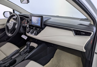 Подержанный автомобиль Toyota Corolla Sedan 2022 года (13 фото)