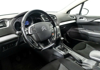 Подержанный автомобиль Citroen C4 Sedan 2016 года (7 фото)