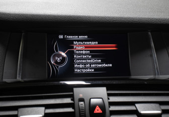 Подержанный автомобиль BMW X4 2017 года (21 фото)