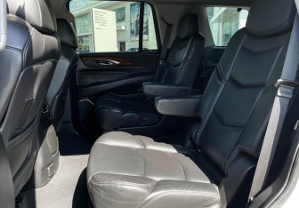 Подержанный автомобиль Cadillac Escalade Suv 2018 года (10 фото)