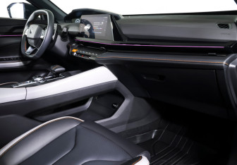 Подержанный автомобиль Changan UNI-V 2024 года (10 фото)