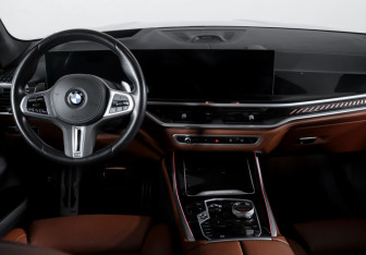 Подержанный автомобиль BMW X7 2022 года (12 фото)