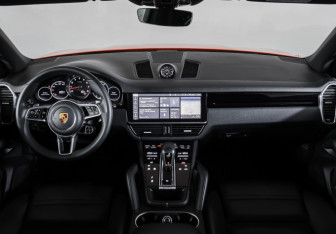 Подержанный автомобиль Porsche Cayenne 2020 года (17 фото)