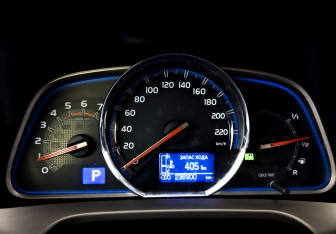 Подержанный автомобиль Toyota RAV4 2015 года (14 фото)