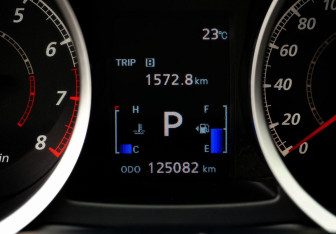 Подержанный автомобиль Mitsubishi Lancer Sedan 2011 года (14 фото)