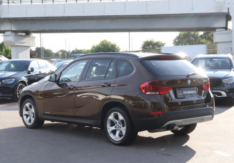Подержанный автомобиль BMW X1 2013 года (7 фото)