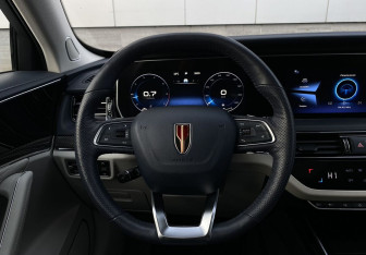 Подержанный автомобиль Hongqi HS5 2023 года (15 фото)