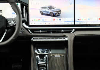 Подержанный автомобиль Geely Monjaro 2026 года (15 фото)