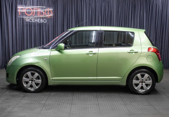 Подержанный автомобиль Suzuki Swift Hatchback 2009 года (8 фото)