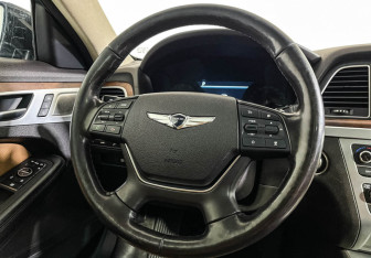 Подержанный автомобиль Genesis G80 2017 года (15 фото)