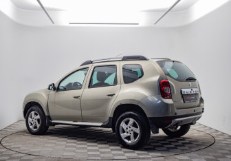 Подержанный автомобиль Renault Duster 2012 года (7 фото)