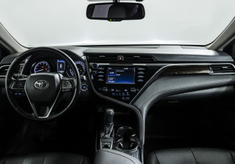 Подержанный автомобиль Toyota Camry Sedan 2018 года (11 фото)