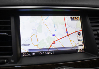 Подержанный автомобиль Infiniti QX56 2011 года (22 фото)