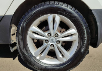 Подержанный автомобиль Hyundai ix35 2012 года (13 фото)