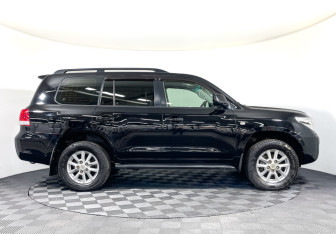 Подержанный автомобиль Toyota Land Cruiser Suv 2009 года (4 фото)