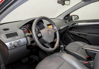 Подержанный автомобиль Opel Astra Hatchback 2007 года (16 фото)