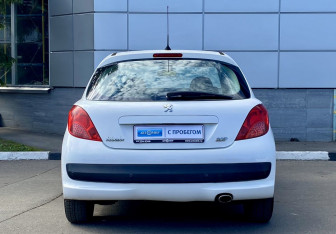 Подержанный автомобиль Peugeot 207 Hatchback 2009 года (6 фото)