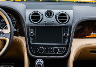 Подержанный автомобиль Bentley Bentayga 2016 года (11 фото)