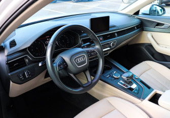 Подержанный автомобиль Audi A4 Sedan 2019 года (7 фото)