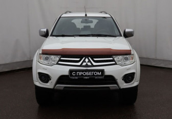 Подержанный автомобиль Mitsubishi Pajero Sport 2014 года (2 фото)