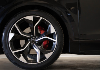 Подержанный автомобиль Audi Q8 2019 года (38 фото)