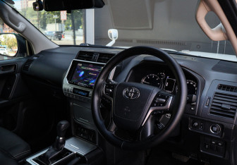 Подержанный автомобиль Toyota Land Cruiser Prado 2018 года (12 фото)