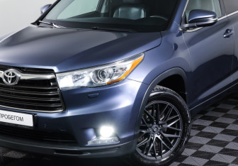 Подержанный автомобиль Toyota Highlander 2014 года (26 фото)