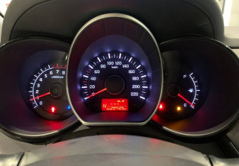 Подержанный автомобиль Kia Rio Sedan 2013 года (17 фото)