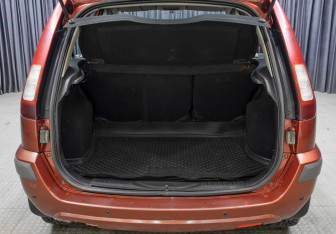 Подержанный автомобиль Ford Fusion 2006 года (10 фото)