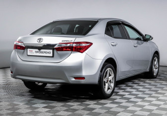 Подержанный автомобиль Toyota Corolla Sedan 2014 года (5 фото)