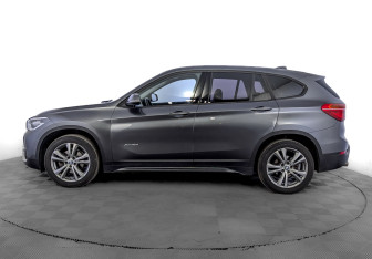 Подержанный автомобиль BMW X1 2017 года (8 фото)
