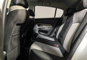 Подержанный автомобиль Chevrolet Cruze Hatchback 2012 года (10 фото)