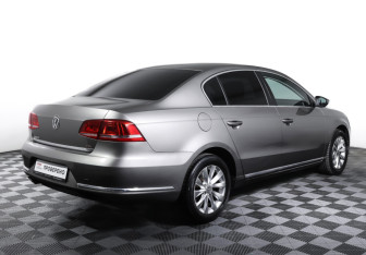 Подержанный автомобиль Volkswagen Passat Sedan 2011 года (5 фото)